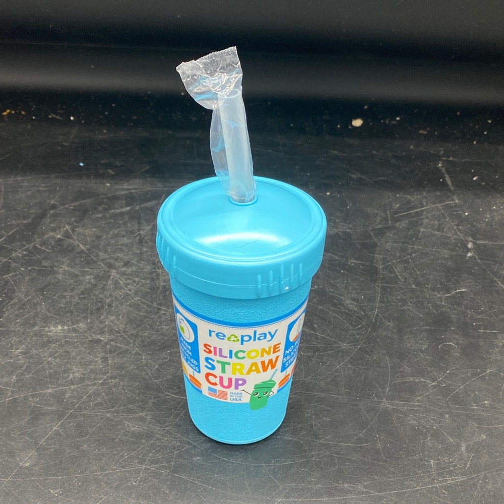 Replay  Pool Silicone Straw Cup  color blue new